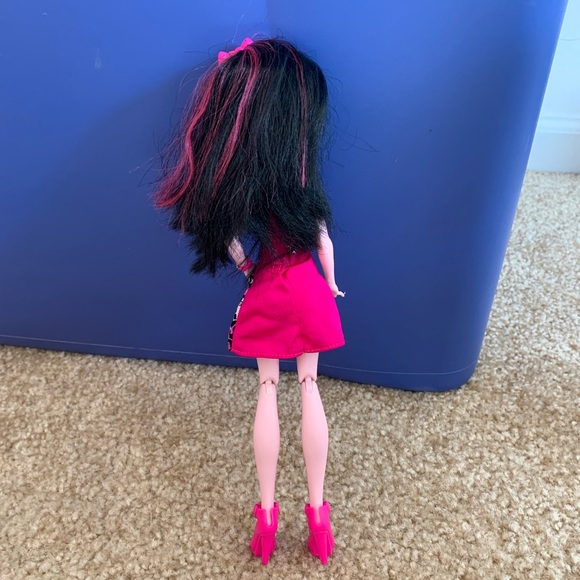 MONSTER HIGH DRACULAURA DOLL - Picture 6 of 6